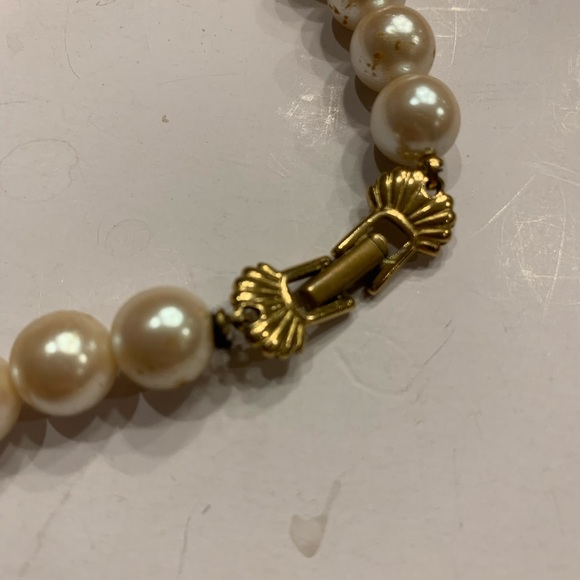 Signed Machelli faux pearl necklace. - Picture 5 of 7